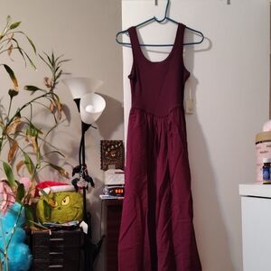 Elegant Burgundy Maxi Dress